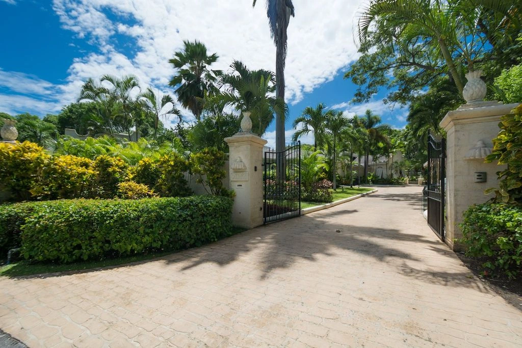 Spacious house with pool in Holetown, Barbados (#OBb 20-30)