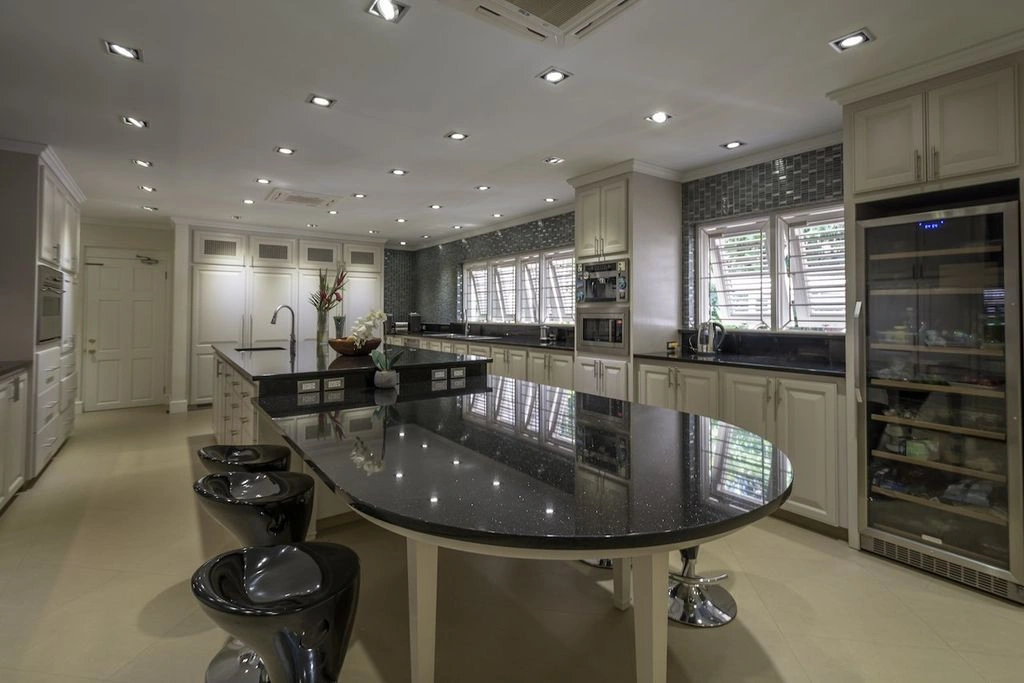 Spacious house with pool in Holetown, Barbados (#OBb 20-30)