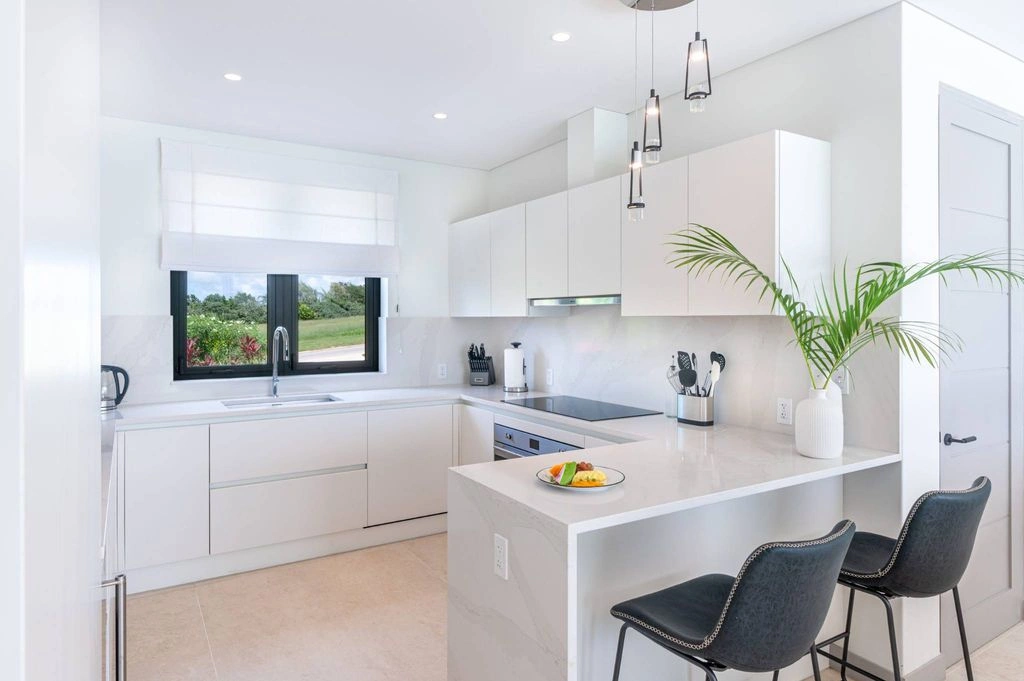 Sea-view villa 580 m2 in St. James, Barbados