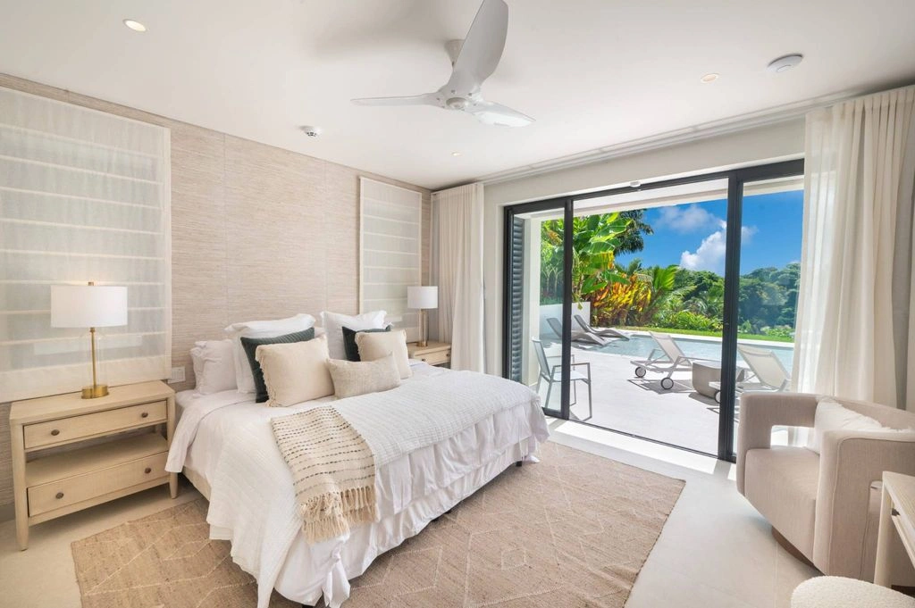 Sea-view villa 580 m2 in St. James, Barbados