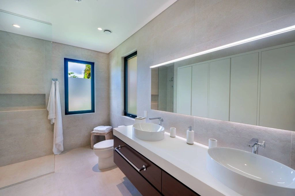 Sea-view villa 580 m2 in St. James, Barbados