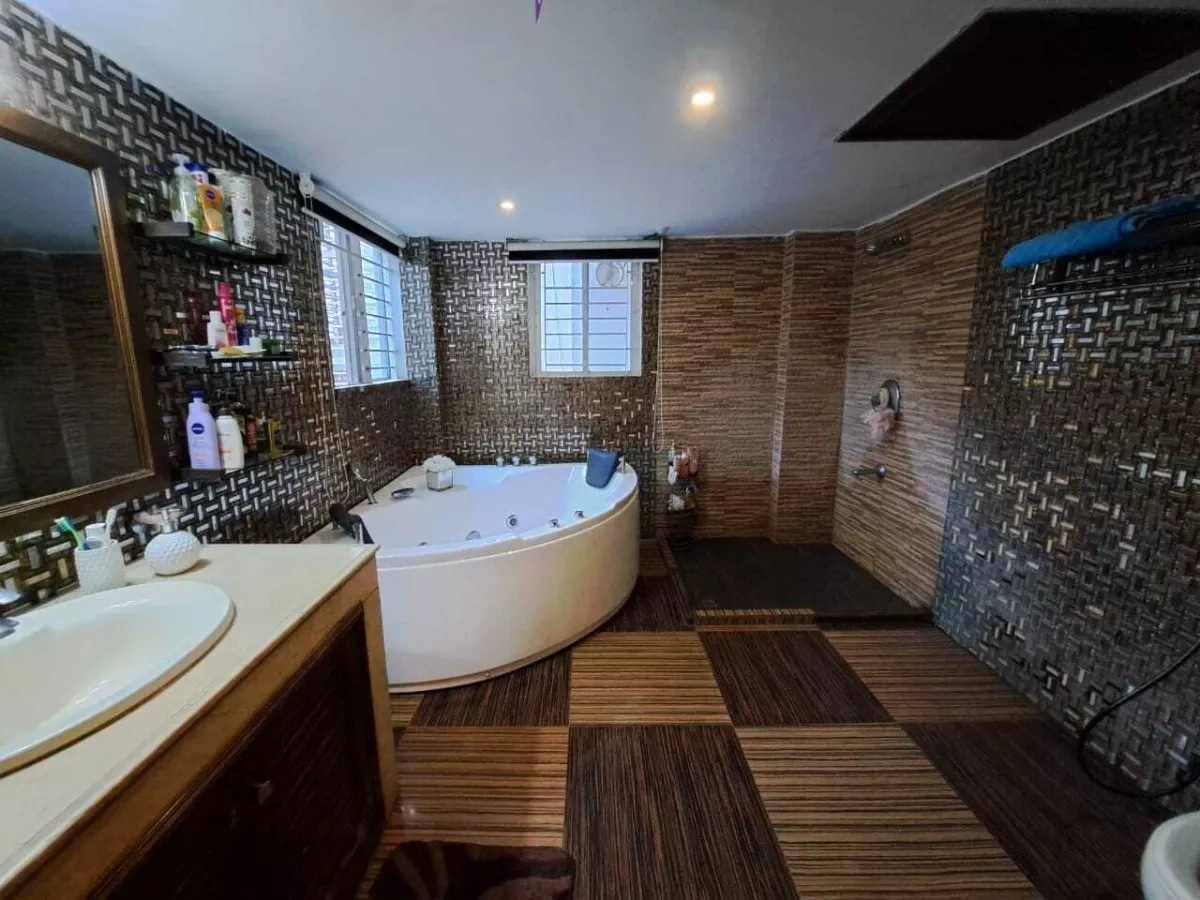 Furnished apartment 350 m2 in Dhaka, Bangladesh