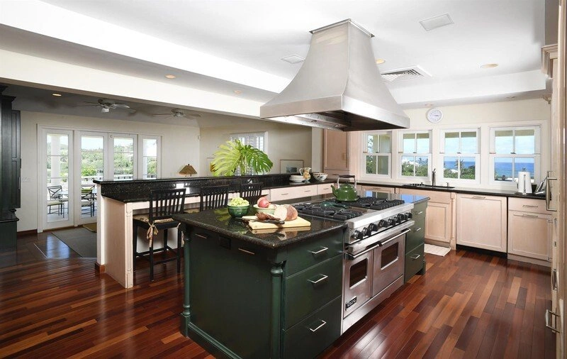 Spacious house 558 m2 in Hamilton, Bermuda