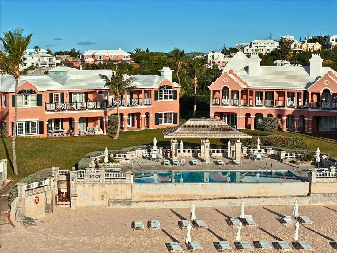 Spacious apartment 279 m2 in Hamilton, Bermuda