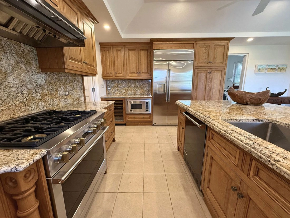 Spacious apartment 279 m2 in Hamilton, Bermuda