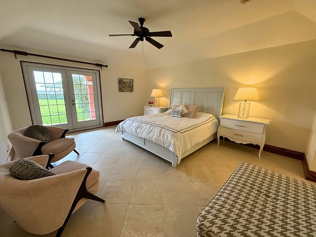 Spacious apartment 279 m2 in Hamilton, Bermuda