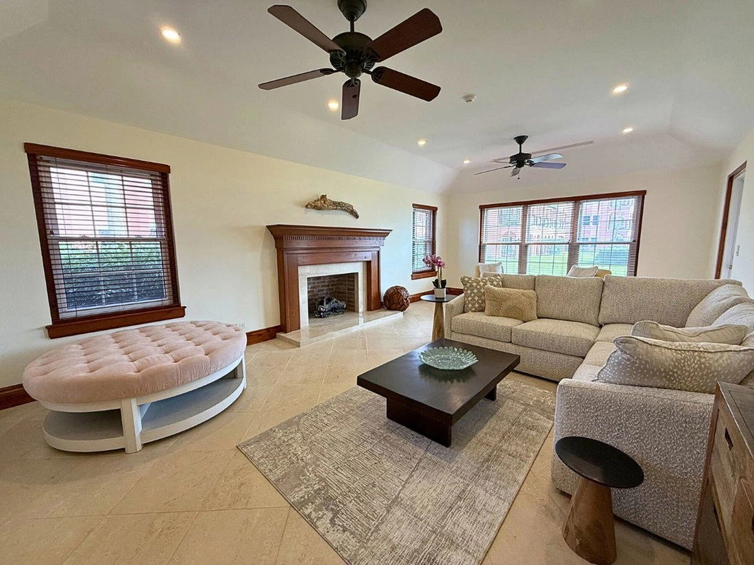 Spacious apartment 279 m2 in Hamilton, Bermuda