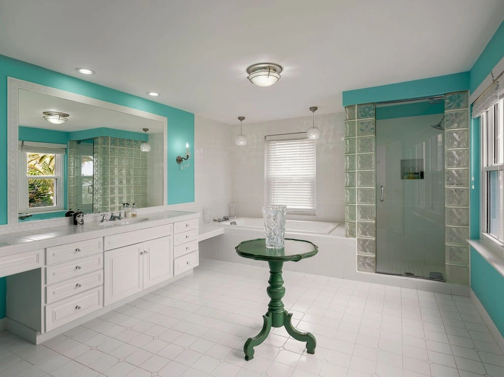 Spacious cottage 520 m2 in Warwick, Bermuda