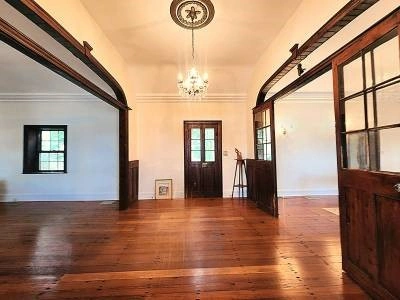 Spacious house 385 m2 in Southampton, Bermuda
