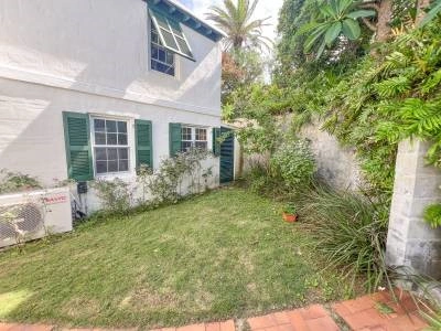 Spacious duplex 180 m2 in Southampton, Bermuda