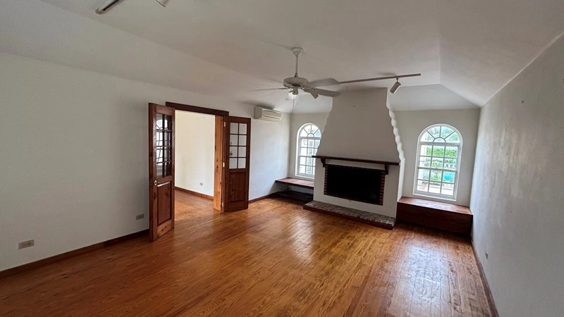 Spacious house 410 m2 in Southampton, Bermuda