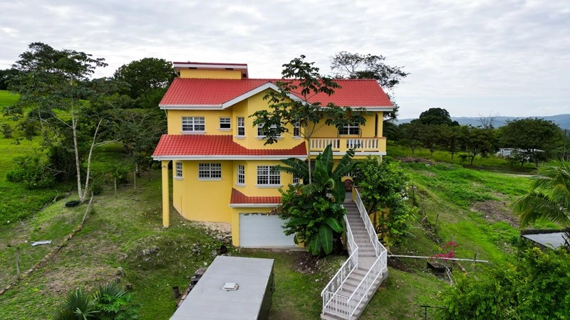 Furnished villa 570 m2 in San Ignacio, Belize