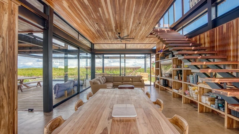 Spacious villa 451 m2 in Placencia, Belize