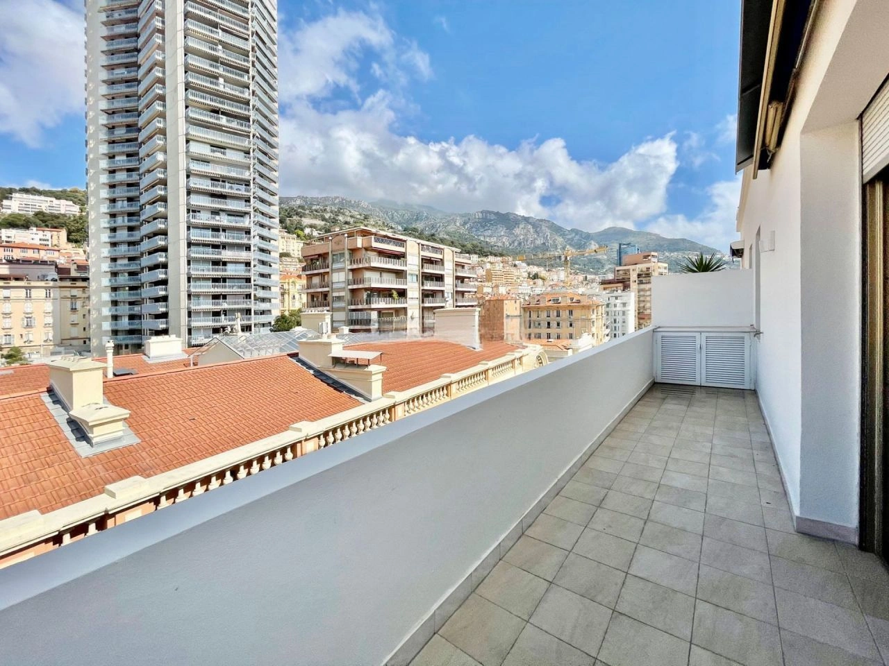 عرض شقة 2+1 على الساحل