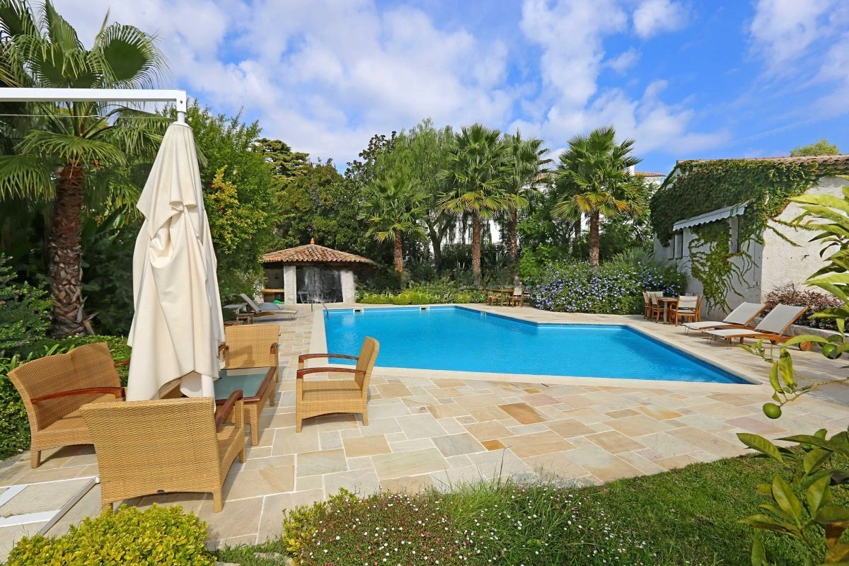 فيلا فاخرة 5+1 في أنتيب