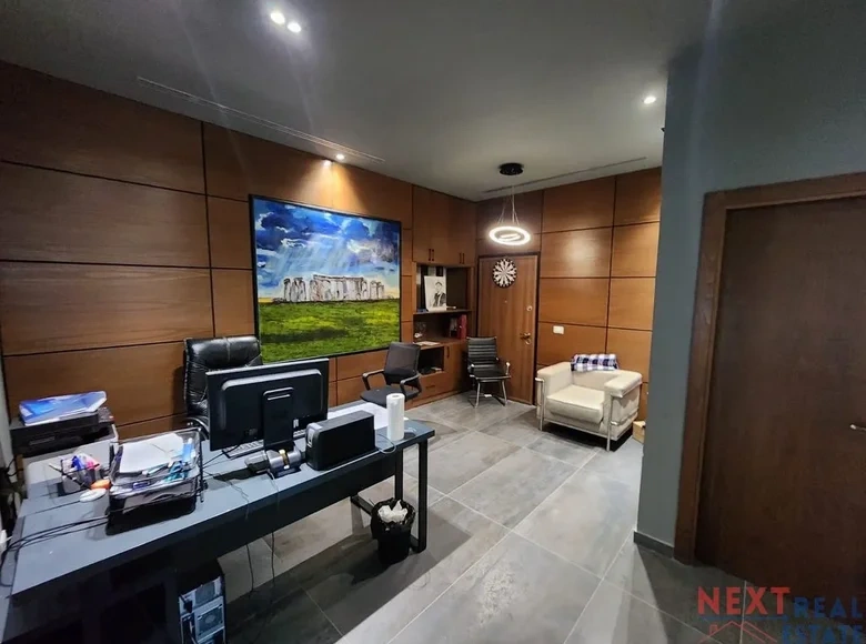 अल्बानिया, टिराना में प्रमुख वाणिज्यिक परिसर 270 m2