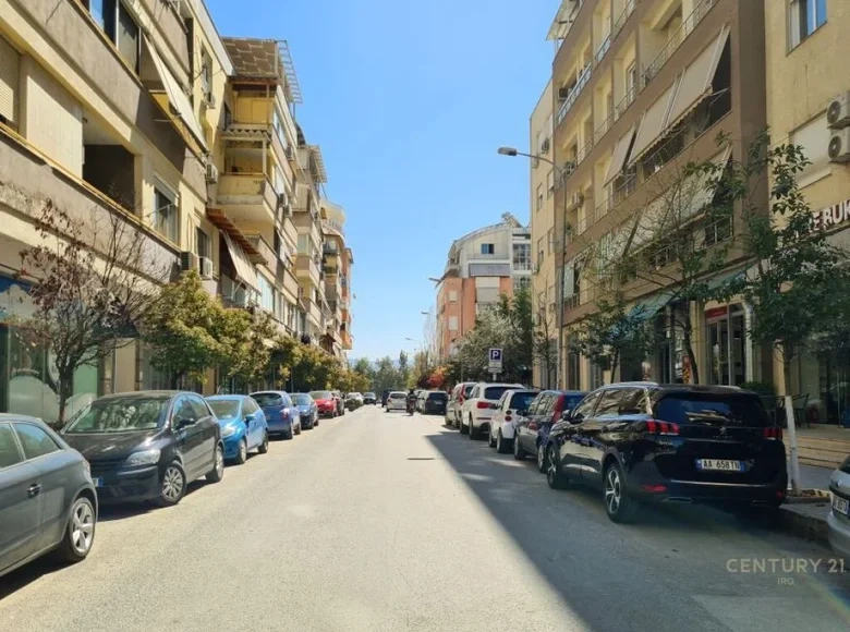 अल्बानिया में प्राइम लाउंज बार 600 m2