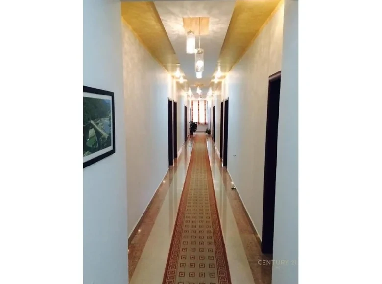 티라나, 알바니아의 핵심 입지 호텔 1600 m2