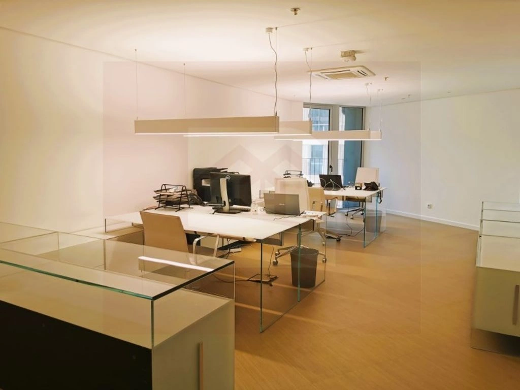 Espaço de trabalho moderno em Luanda, Angola