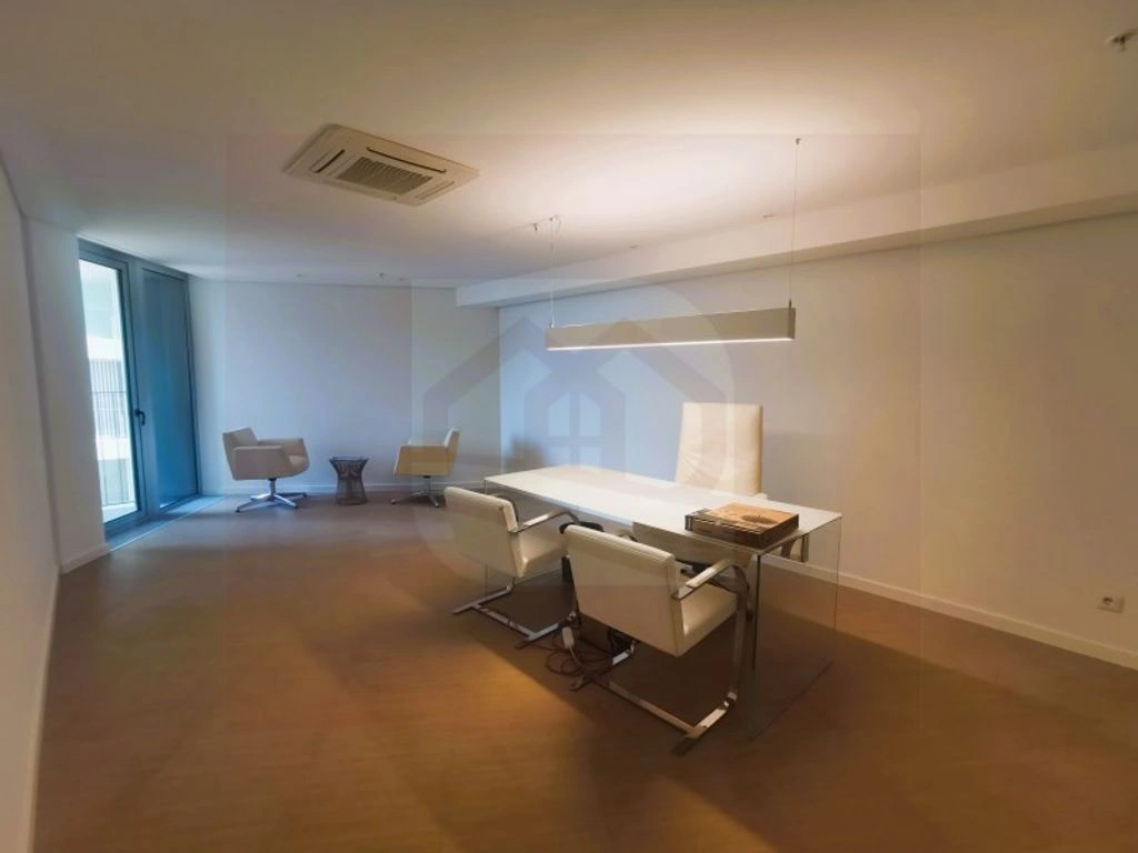 Espaço de trabalho moderno em Luanda, Angola