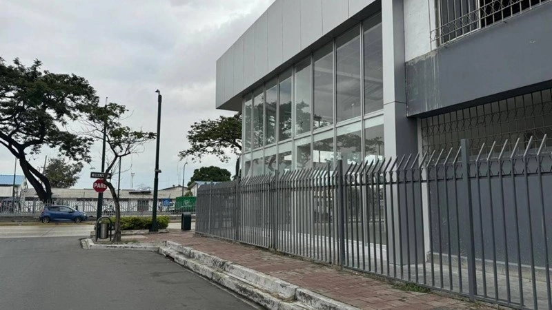 瓜亚基尔已翻新商用房 2200 m²