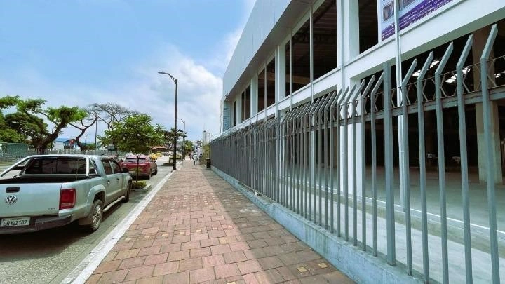 瓜亚基尔已翻新商用房 2200 m²