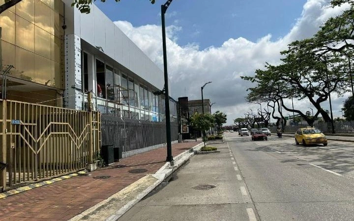 瓜亚基尔已翻新商用房 2200 m²