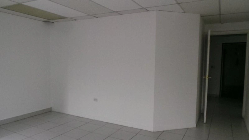 厄瓜多尔基多 80 m2 城市办公室