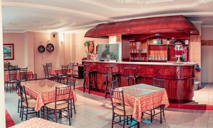 厄瓜多尔昆卡地标性酒店,面积 1400 m2