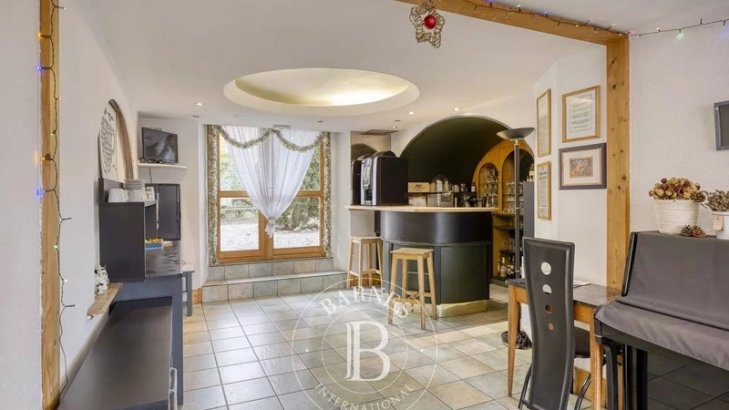 Hotel 416 m² en Auvergne-Rhône-Alpes, Francia