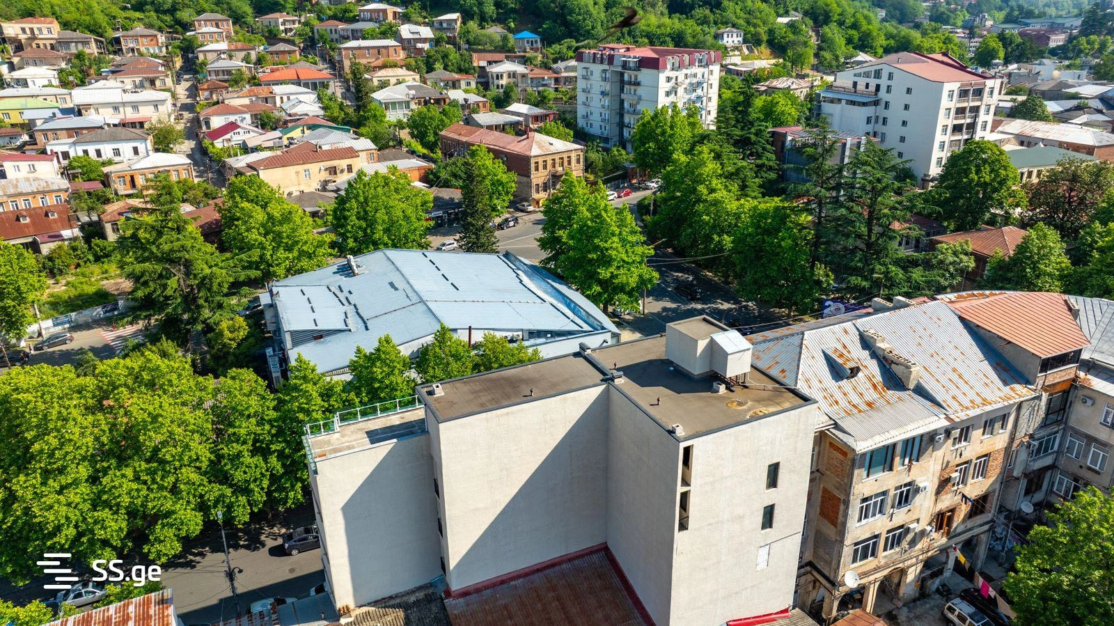 Офис 1022 м² в Кутаиси, Грузия