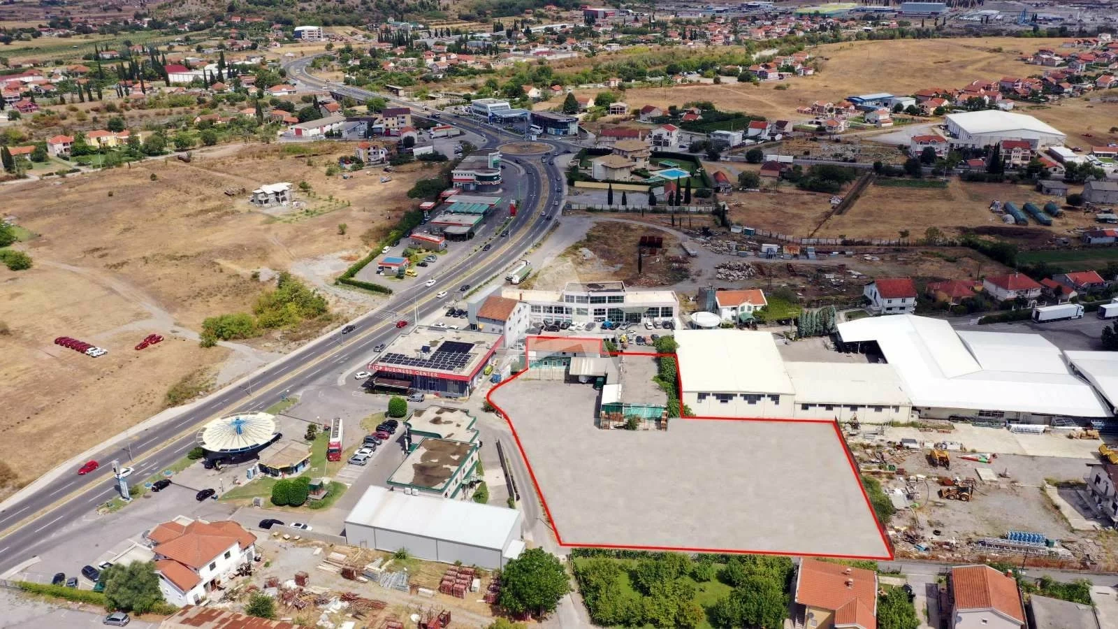 Land for development with business and warehouse premises in Podgorica, Montenegro