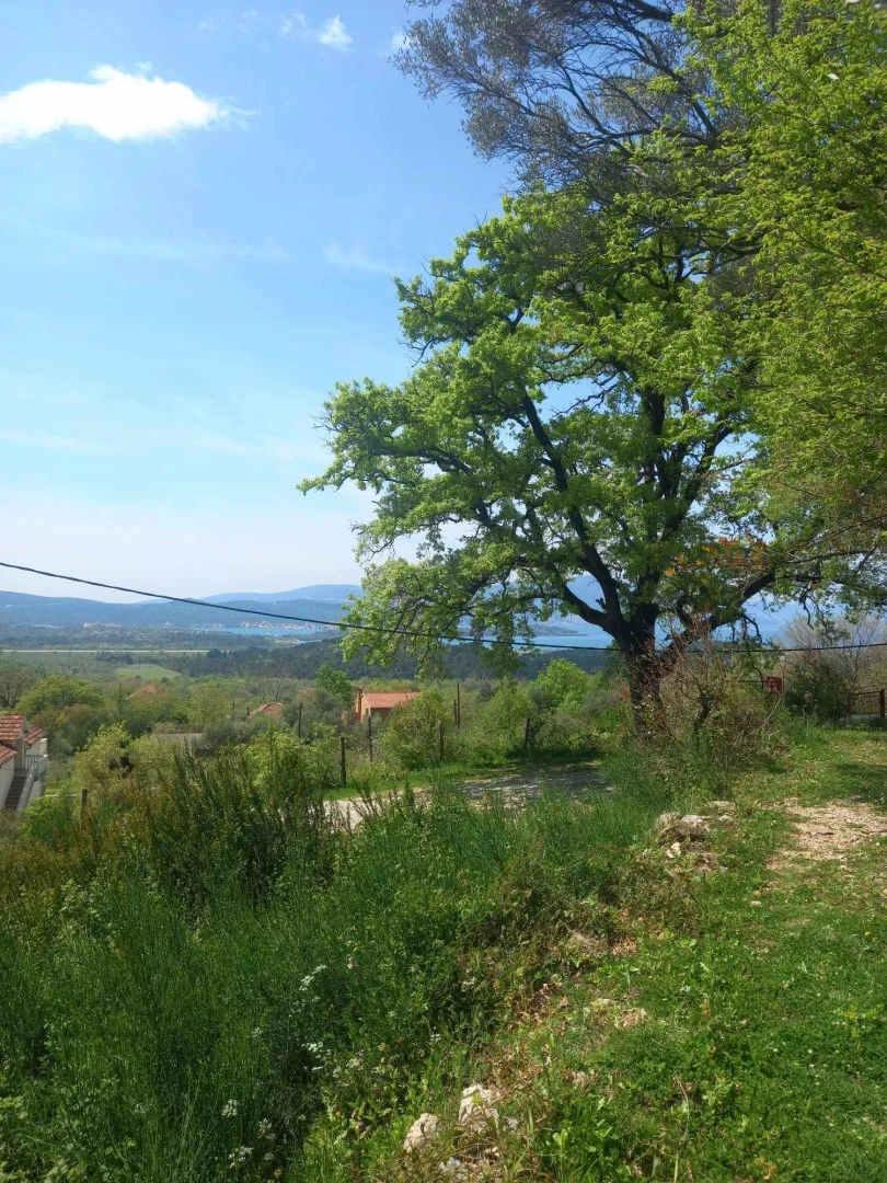 Plot of 1072 m2 for construction of private house in Kavač, Montenegro