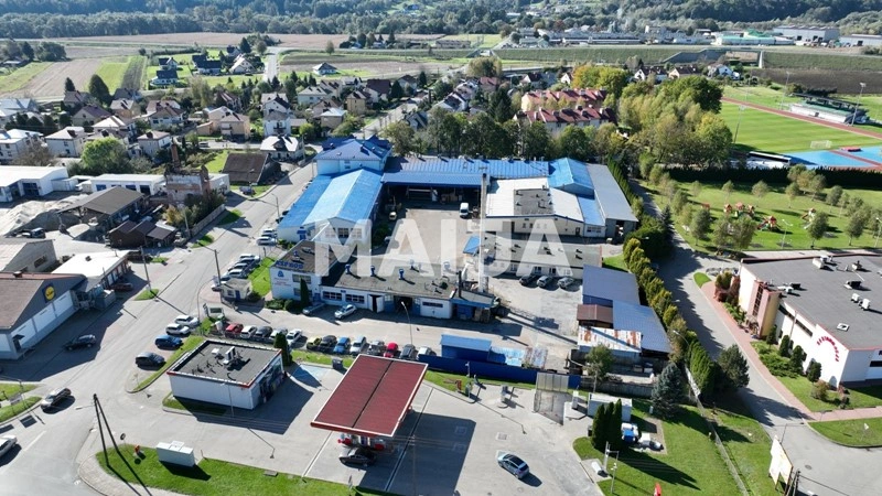 Immobile commerciale di 4860 m2 per la produzione di mobili in metallo a Strzyżów, Polonia