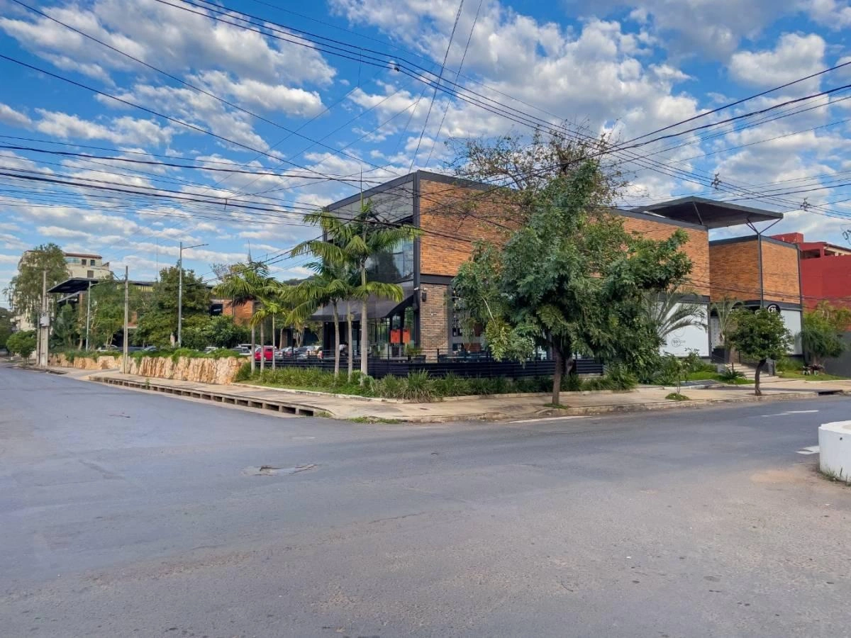Local comercial eficiente de 2317 m2 en Asunción, Paraguay