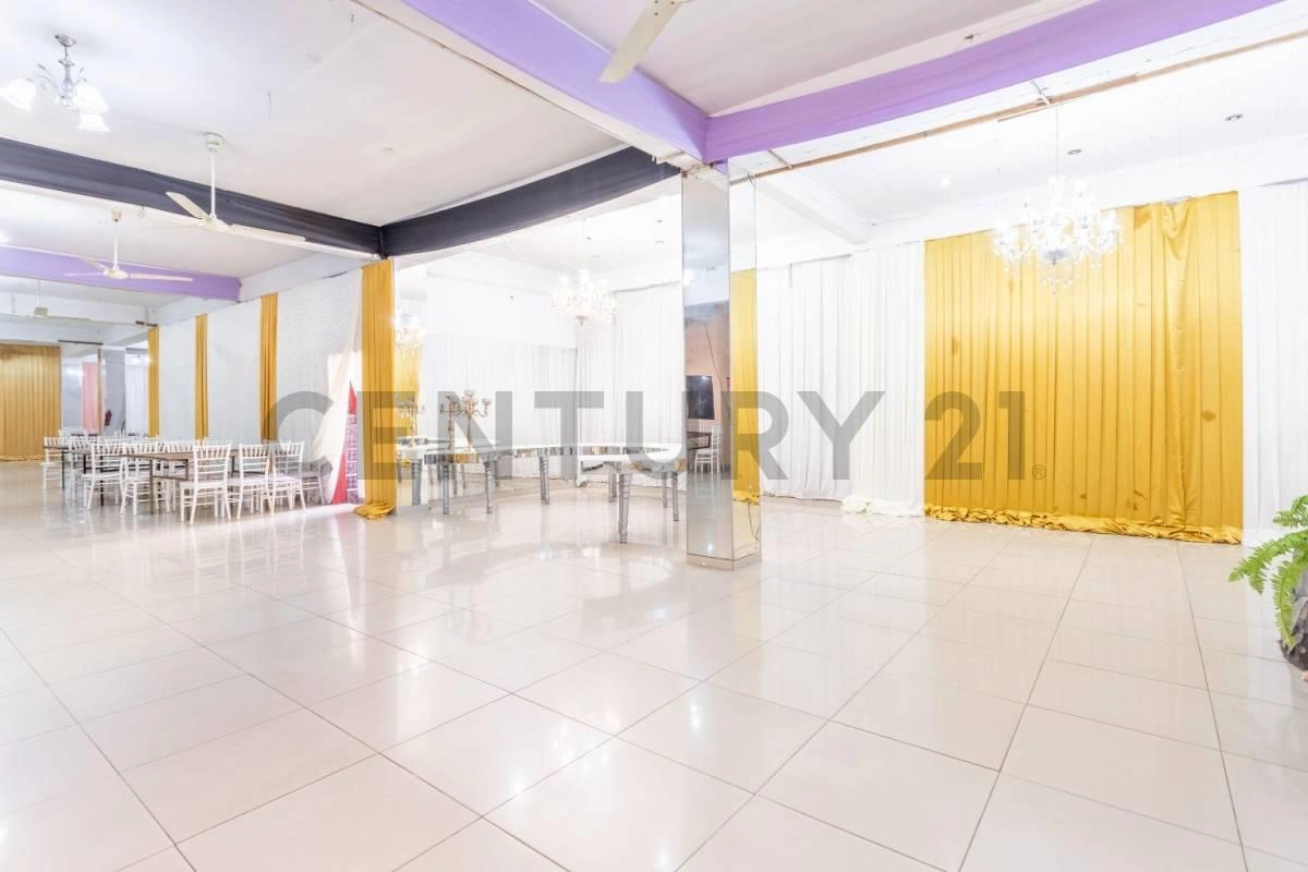 Prime commercial premises 1637 m2 in San Lorenzo, Paraguay