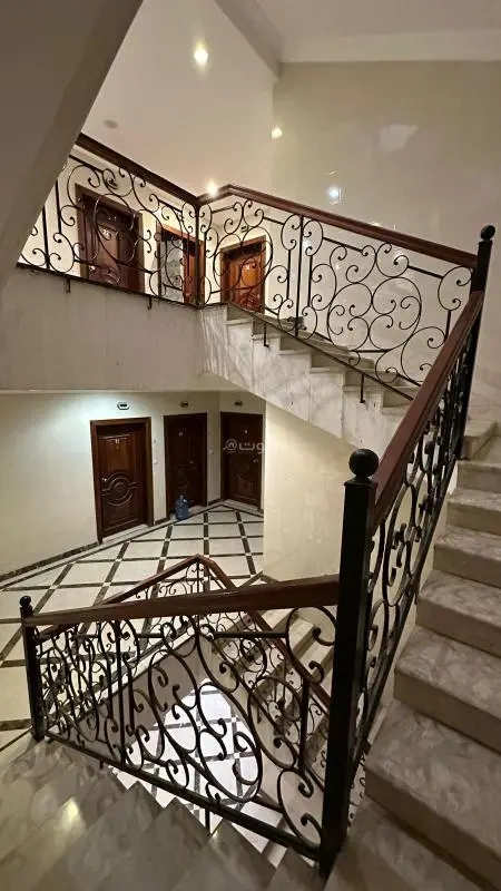 Cidde, Suudi Arabistan'da işlek bir bölgede bulunan bina