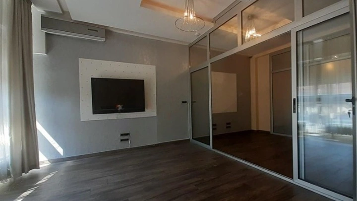 Belgrad, Sırbistan'da modern 60 m² perakende dükkanı