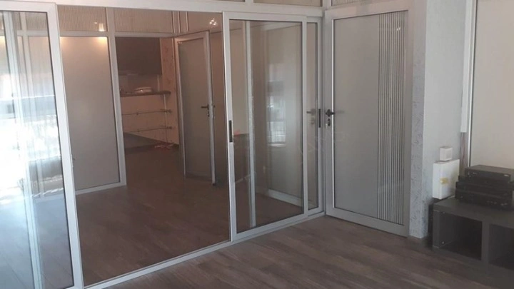 Belgrad, Sırbistan'da modern 60 m² perakende dükkanı