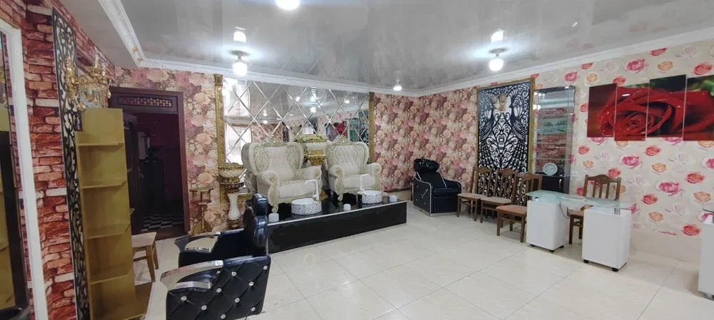 Locale commerciale contemporaneo di 105 m2 a Samarcanda, Uzbekistan