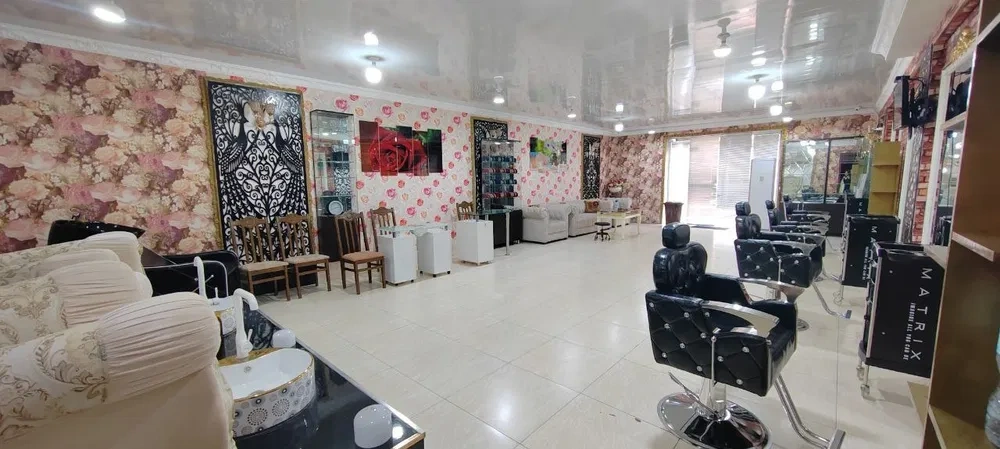 Locale commerciale contemporaneo di 105 m2 a Samarcanda, Uzbekistan