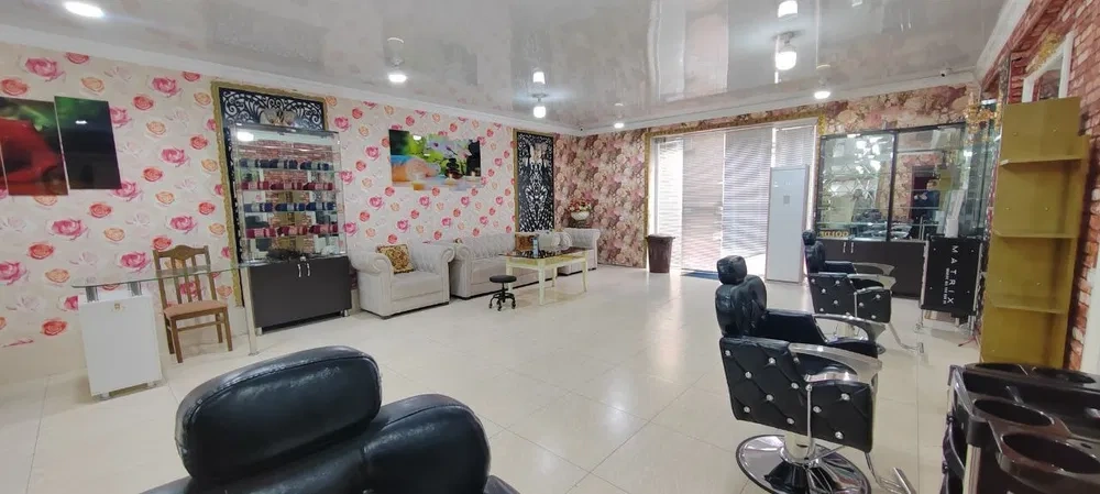 Locale commerciale contemporaneo di 105 m2 a Samarcanda, Uzbekistan