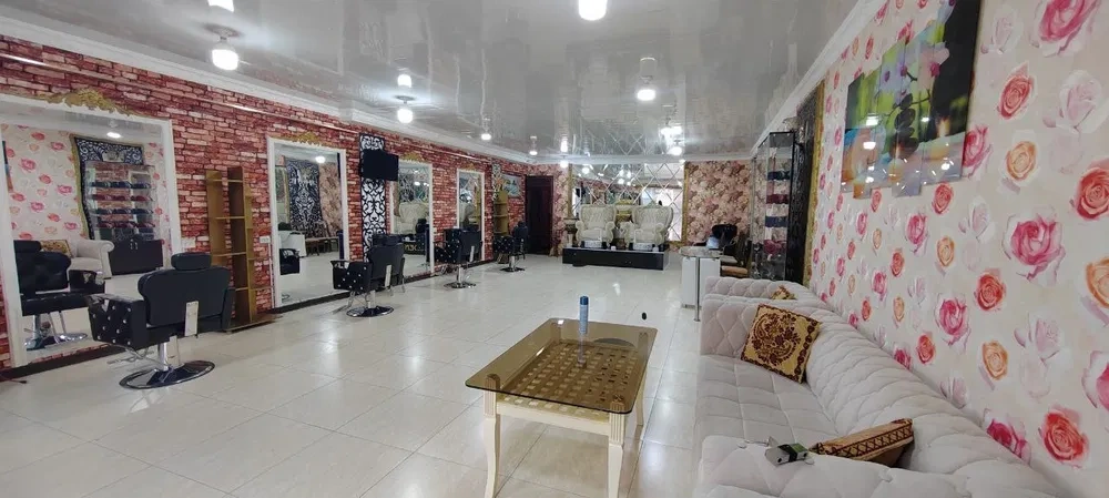Locale commerciale contemporaneo di 105 m2 a Samarcanda, Uzbekistan