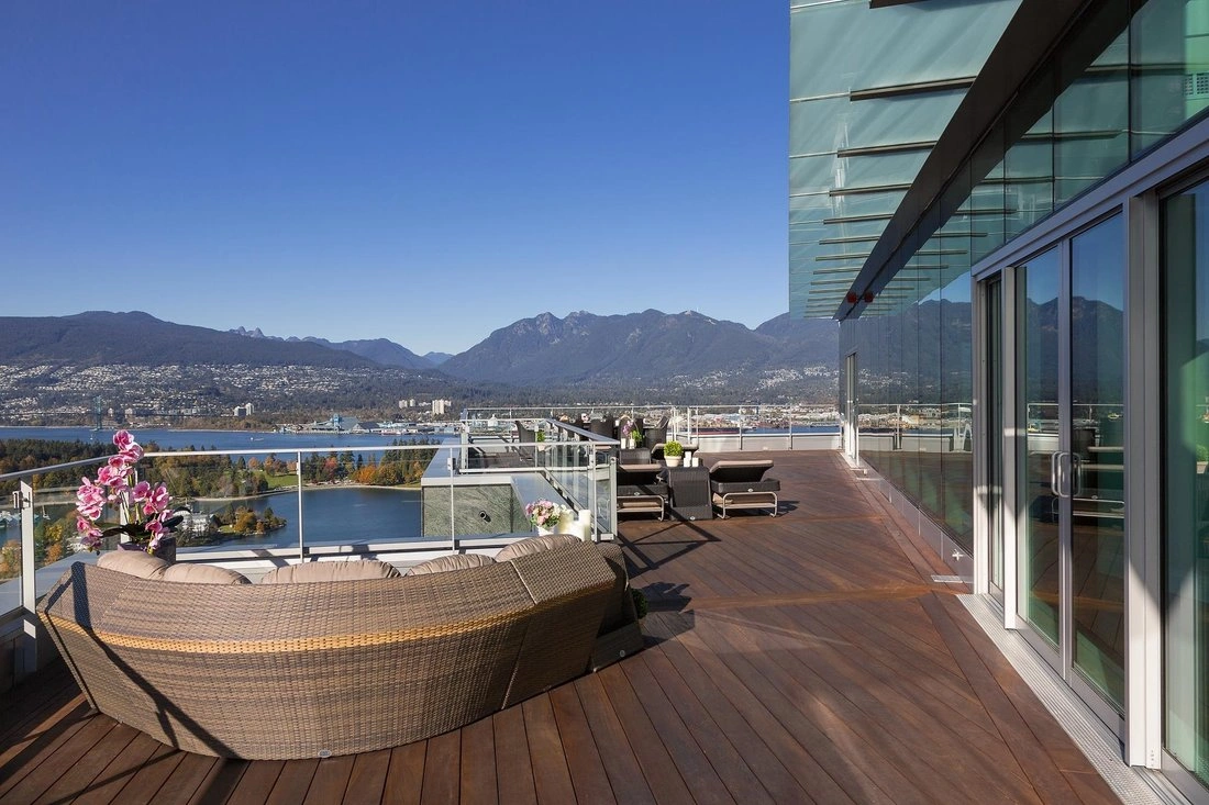 温哥华(加拿大)4+1 宽敞顶层公寓