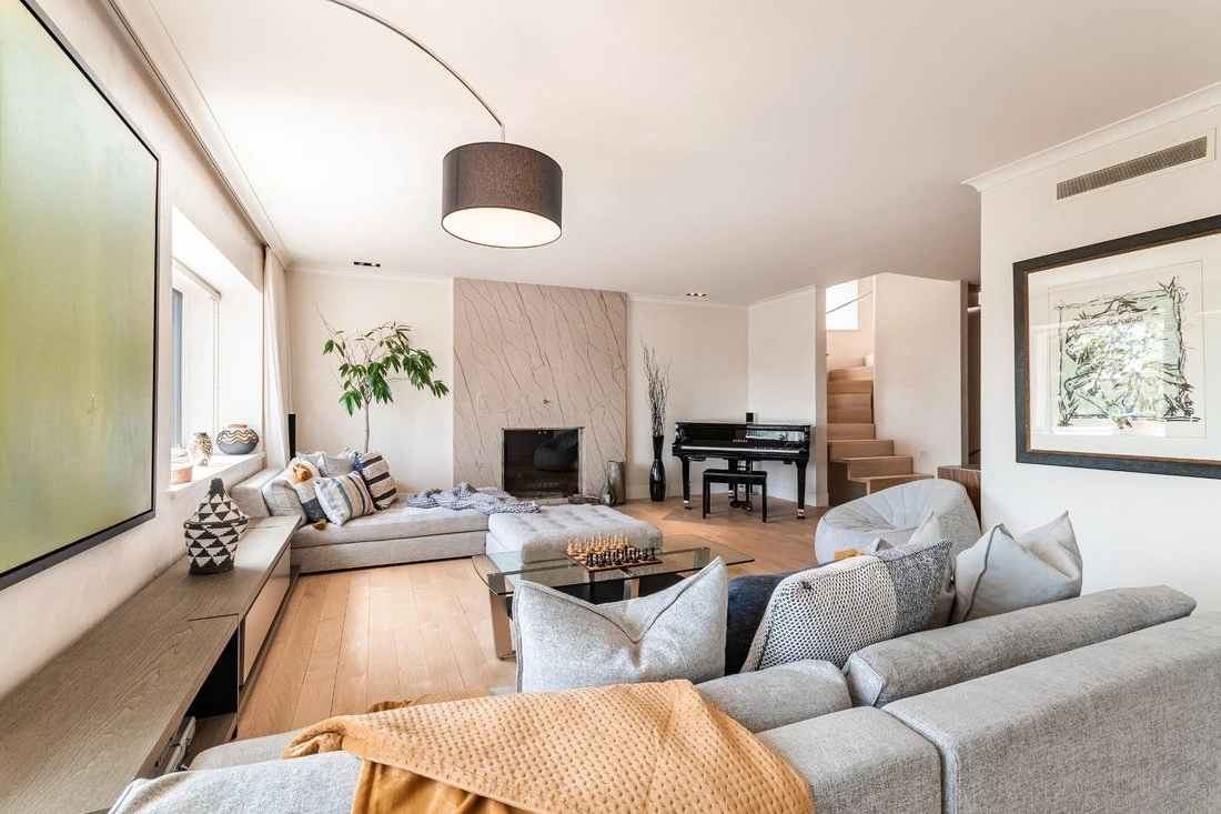 Spacious house 356 m2 in Westmount, Canada