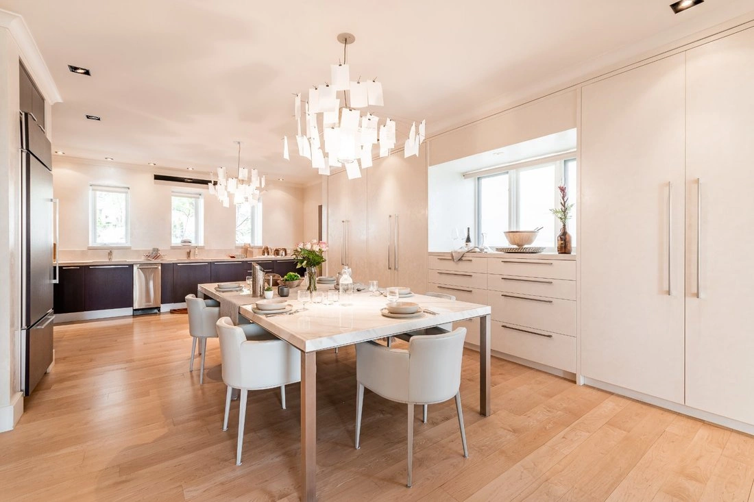 Spacious house 356 m2 in Westmount, Canada