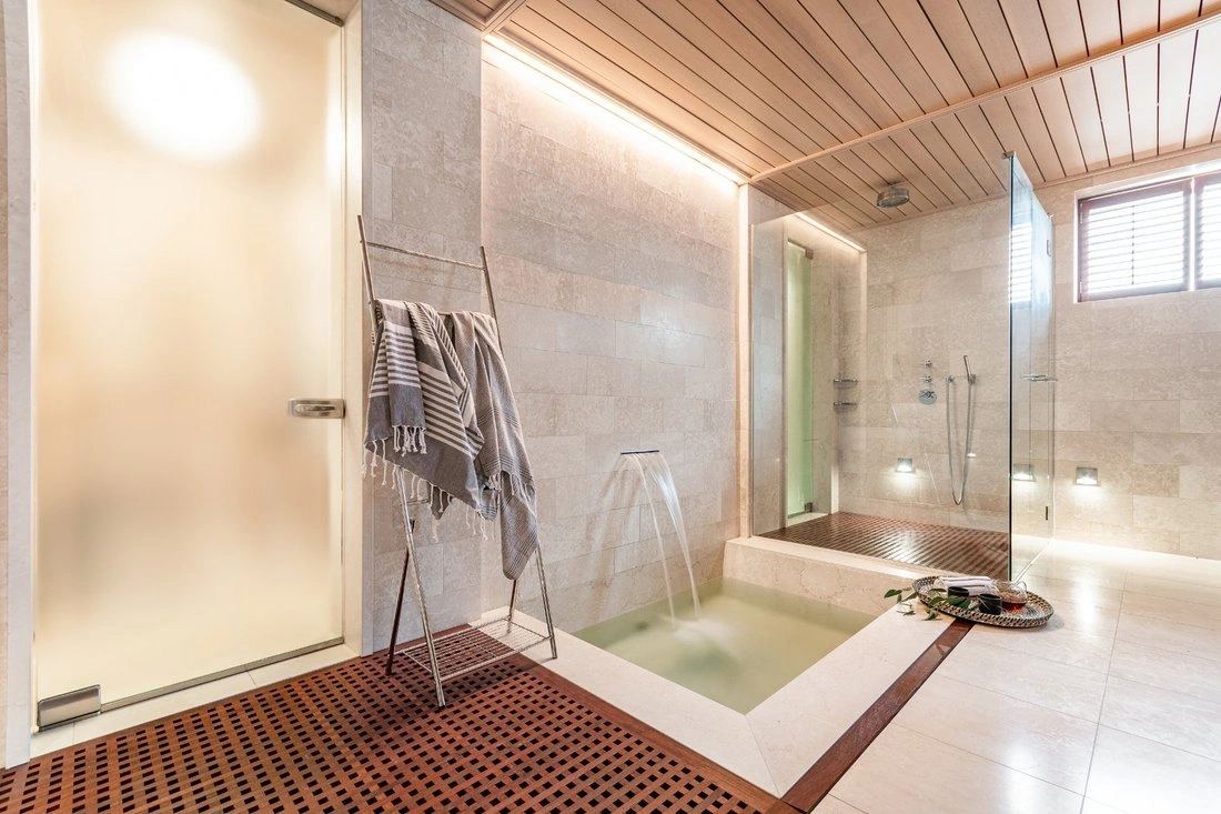 Spacious house 356 m2 in Westmount, Canada