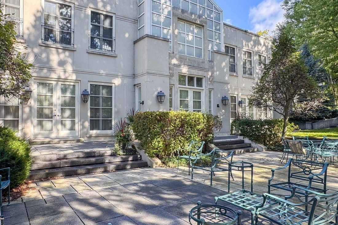 Spacious house 1859 m2 in Toronto, Canada