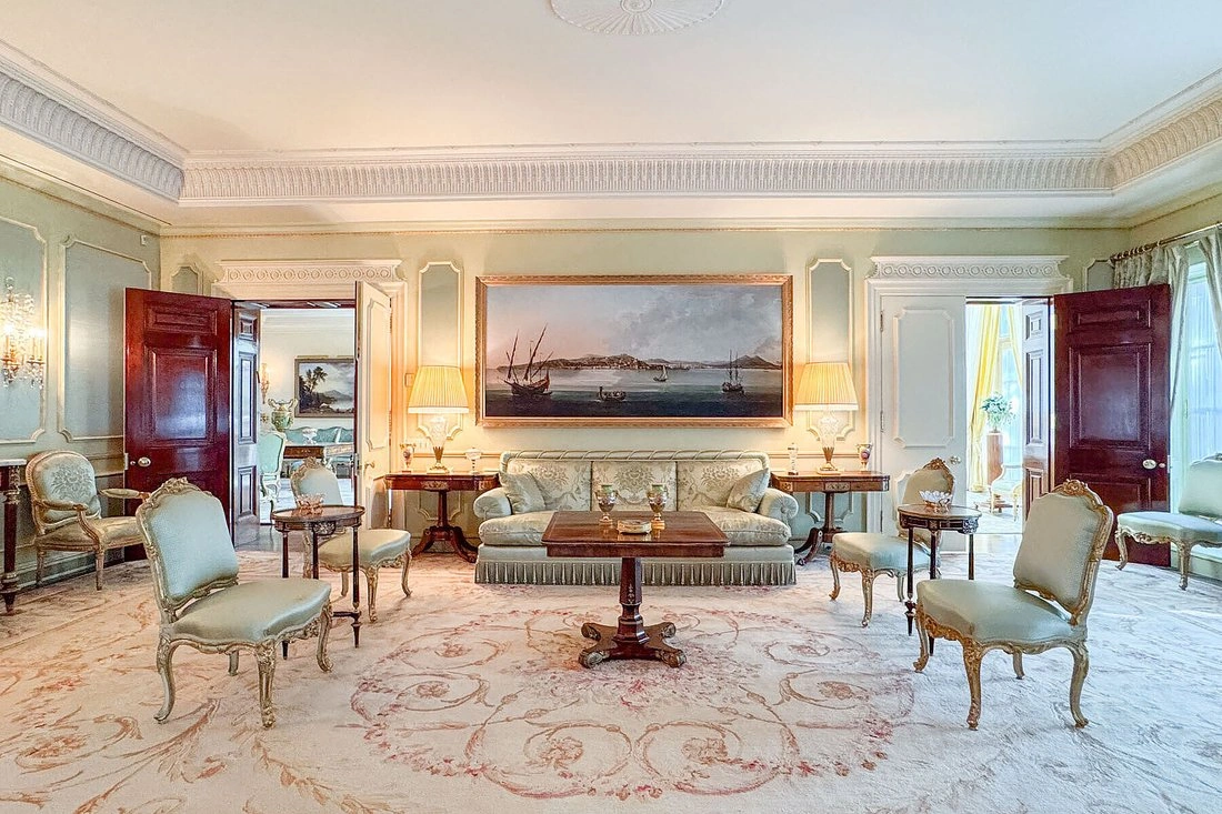 Spacious house 1859 m2 in Toronto, Canada