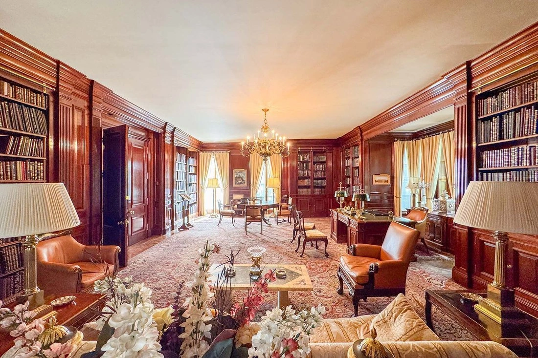 Spacious house 1859 m2 in Toronto, Canada